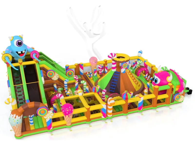 Parque infantil hinchable Micro Monstruos: parque vallado con temática de dulces, tobogán de dos carriles, volcán de escalada central y dos figuras de monstruos