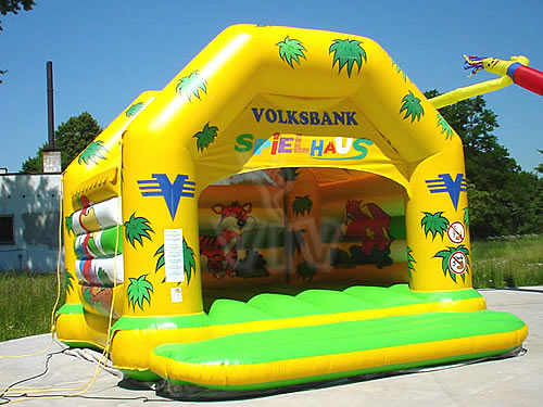 Spielhause roofed inflatable bounce